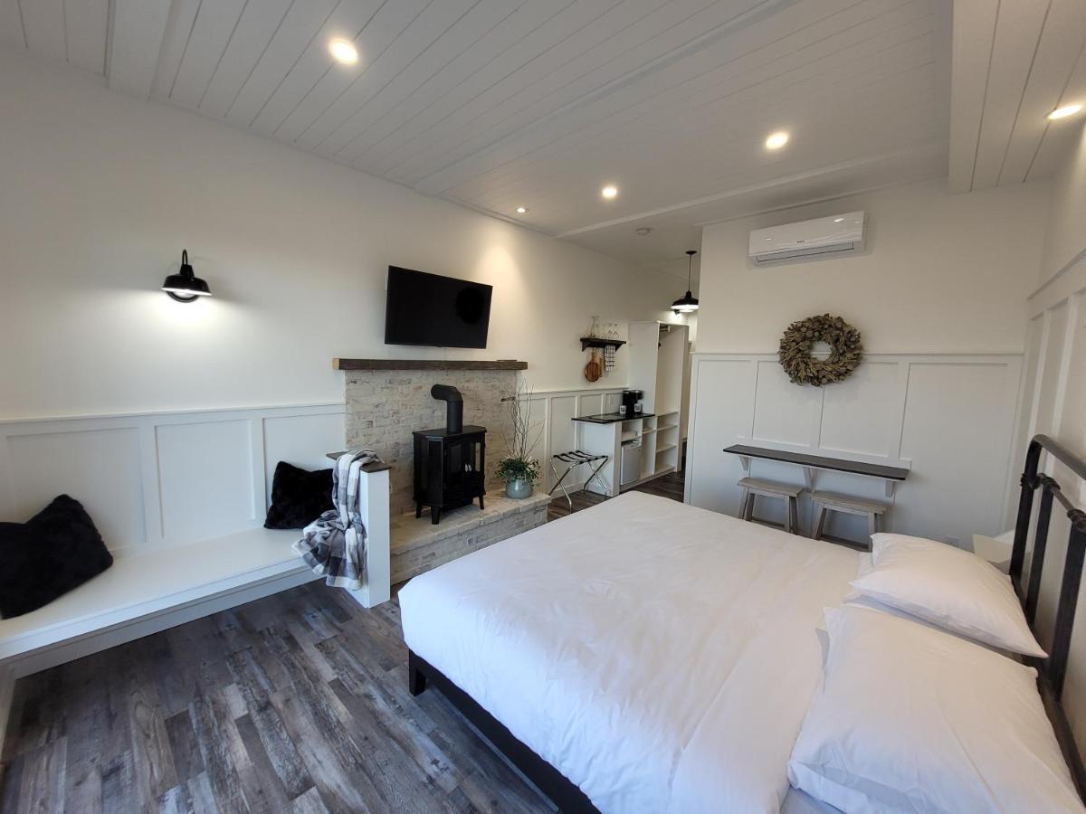 Autumn Lane B&B, Farmhouse Elegance & Stunning Lakeviews West Kelowna Exterior foto